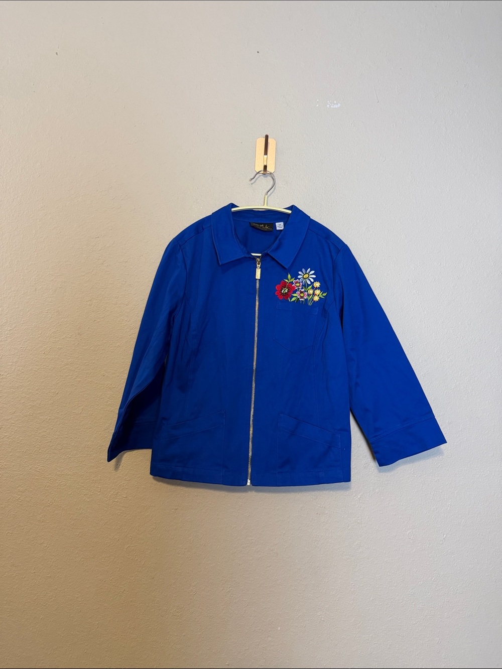 Bob Mackie blue zip up jacket‎ with floral embroidery at pocket Size Medium